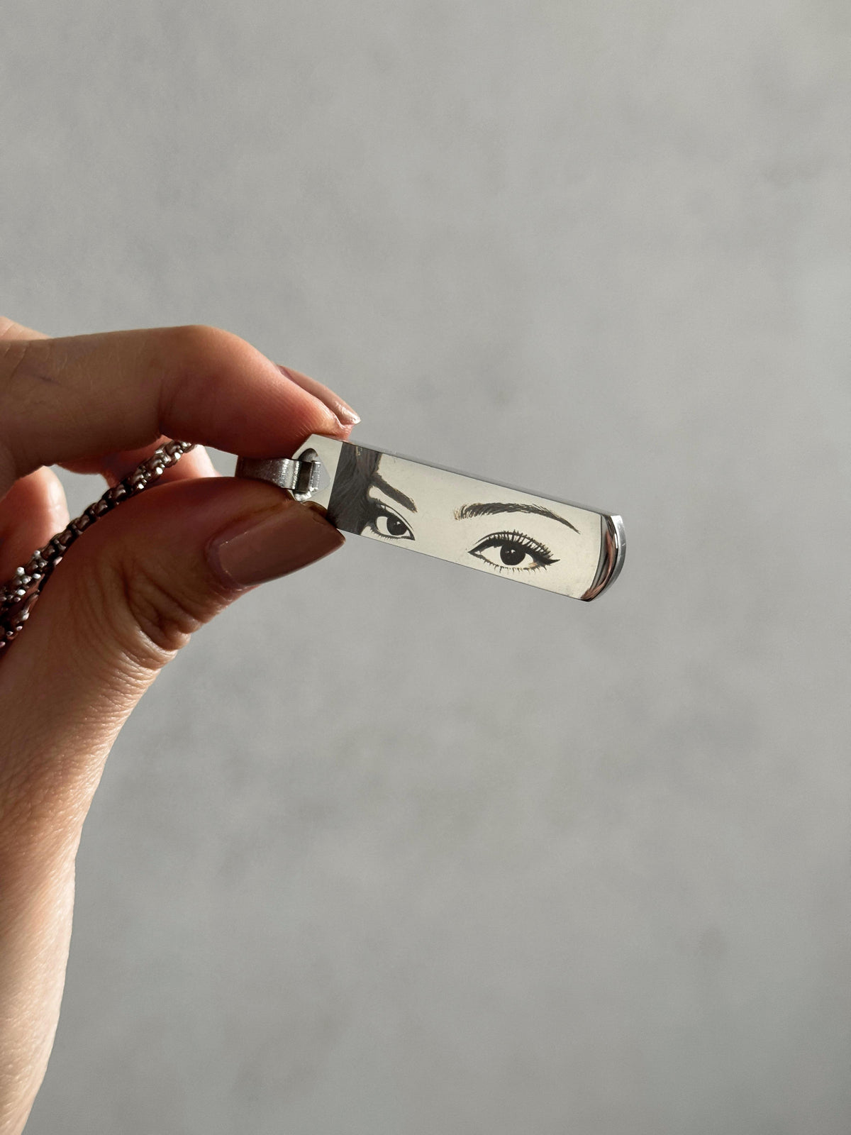 collar ojos
collar mirada
grabado ojos
collar hombre
collar mujer
collar unisex
cadena