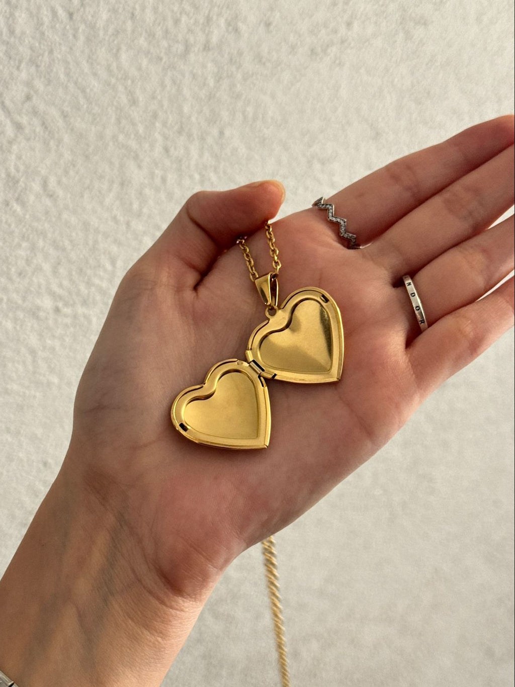 Relicario CORAZÓN dorado